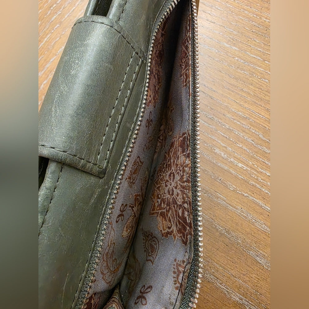 Hobo Danette Green Hide Leather Wallet - Picture 4 of 6